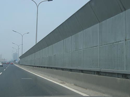 1644229500558544.jpg 顶部折角声屏障.jpg