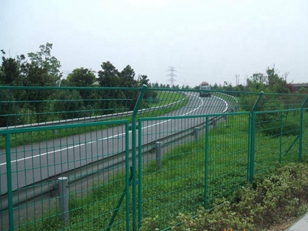 1644391352446153.jpg 公路护栏网 (6).jpg