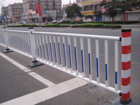 1644393225119975.jpg 市政铁艺围栏网 (2).jpg